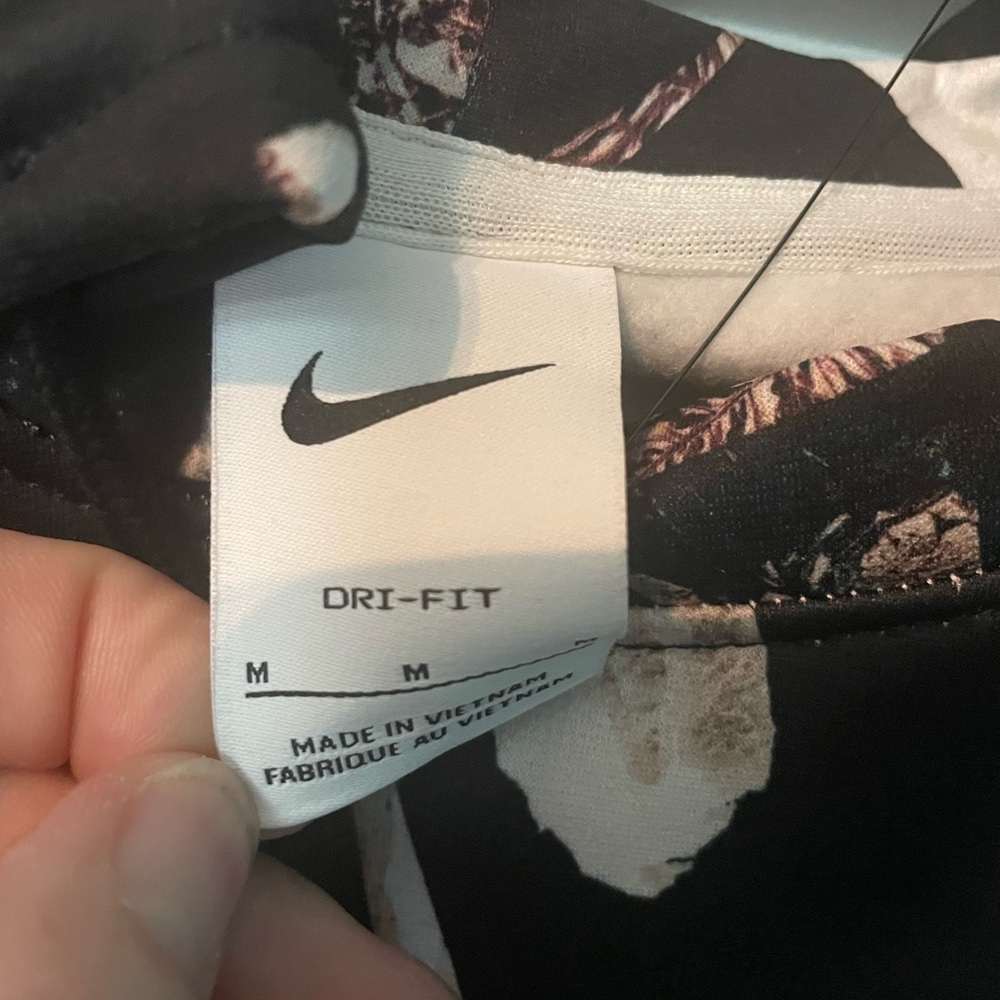 BNWT Nike Basketball Hoodie - Picture 3 of 7